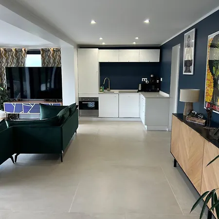 - Dans Bas De Avec Piscine Pres De Monaco *