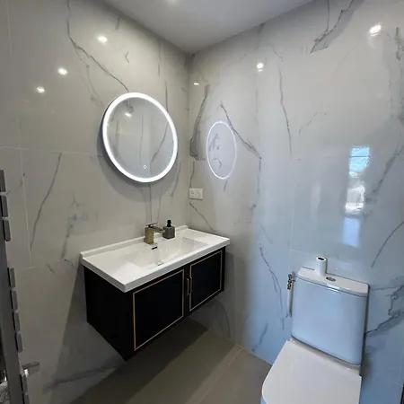 - Dans Bas De Avec Piscine Pres De Monaco *