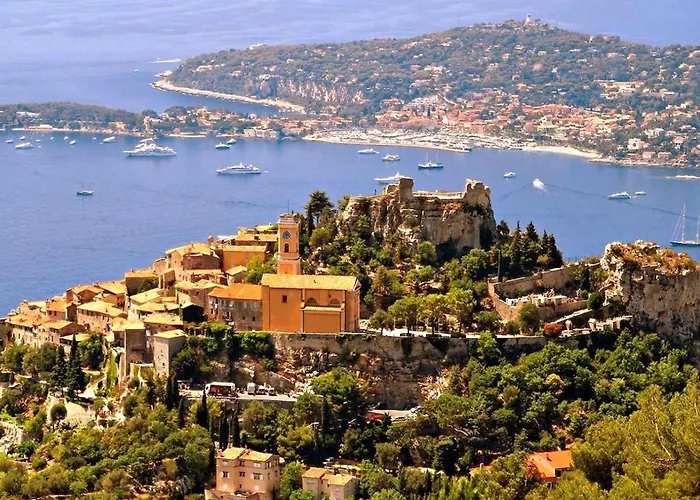 - Dans Bas De Avec Piscine Près De Monaco