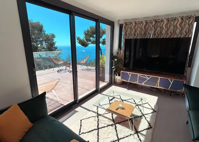 - Dans Bas De Avec Piscine Pres De Monaco